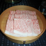 瀬里奈 - 　茨城県産の特選牛サーロインのしゃぶしゃぶ肉・その１です。１月の栃木県産、２月の鹿児島県産と並ぶ一級品の特選牛サーロインでした。