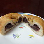 Onka - 粒あんぱん（断面）