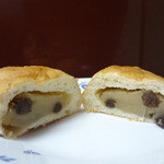 Onka - ラムレーズンあんぱん（断面）