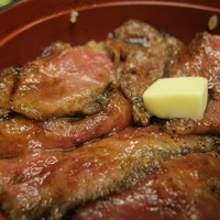 赤坂 津つ井 総本店 - ビフテキ丼のアップ