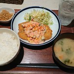 エニシ - 鮭フライ、刻み野菜入りオーロラソース¥800-