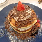 ボンヌカフェ - スノーストロベリーパンケーキ￥1,580チョコかけた後