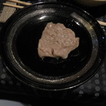 瀬里奈 - 　茨城県産の特選牛サーロインのしゃぶしゃぶ肉を、しゃぶしゃぶのスープで調理したものです。口の中に入れると、噛むたびに口の中に旨味の余韻が残りました。