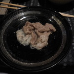 瀬里奈 - 　茨城県産の特選牛サーロインのしゃぶしゃぶ肉をしゃぶしゃぶのスープで調理したもの・その２です。脂身が多いので旨味もあります。