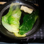 瀬里奈 - 　しゃぶしゃぶのスープで調理した青梗菜と、湯葉です。