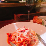 市駅裏小さなイタリアン トマリギ - アマトリチャーナとフォカッチャ