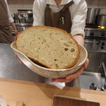 サンプリシテ - パン切り分け前