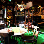 喫茶 マロン - 店内はレトロで落ち着きがあり静かです。