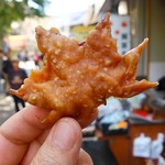 紅葉の天ぷら 河鹿荘 - あげたて｢もみじ天ぷら｣5枚200円