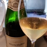 リュミエール - お酒①ヴーヴ・ドゥリン(シャンパーニュ、フランス)
            前回に続き今回もあまり見ないシャンパーニュ。
            安くて美味しい銘柄です♪