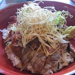 ごっつお屋とくっと - 牛ロースステーキ丼（1100円）