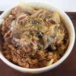 すき家 - きのこペペロンチーノ牛丼(肉1.5盛)、480円