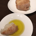 祗園245 - 焼きたてパンとオリーブオイル