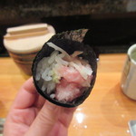 天寿し - 女性の手元は工夫あり