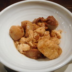 ロウホウトイ - 豆腐、鶏肉、椎茸、塩魚味の煮込み