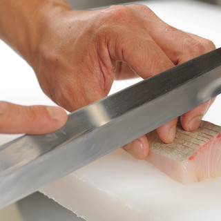 日本料理技術的精髓在於刀工。