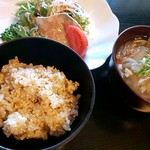 菜園レストラン 野の風 - 玄米ご飯・すいとんの味噌汁・生ハム水菜のサラダ