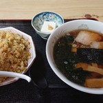 高橋食堂 - チャーハン大盛りとチャーシュー麺