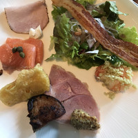 グランド キッチン - ブレックファストブッフェ４４００円
                      （宿泊者以外は４９５０円）
                      クスクスのサラダなど。従姉妹は、クスクスも気に入っていました(^｡^)。海老がプリプリで、とても美味しくいただきました（╹◡╹）