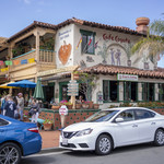 Cafe Coyote - 店舗外観。こちらは室内風の席スペース。