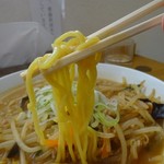 めん処 藤幸 - 味噌は太麺