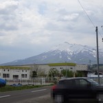 Mendokoro Fujikou - お店の前から岩木山が見えます