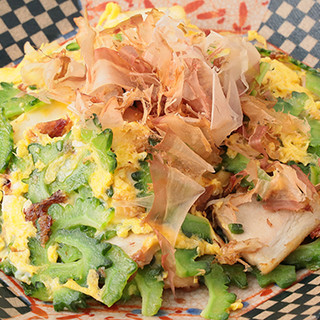 沖縄の味をお届け。特製《ゴーヤチャンプルー》と創作料理