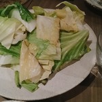 WE ARE THE FARM - キャベツを切っていただきました。