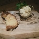 WE ARE THE FARM - 豆乳に３日間浸しつくられたフレンチトースト…頼んでよかったー！ サクッとした部分もあり、口の中でふんわりとけます。