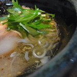 RA-MEN BAR NAGOMI - 【2011.12.　初訪】　塩ラーメン表面状況