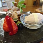 なたね - フルーツも添えられてる