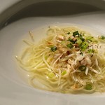 星期菜 白金 - 蒸し鶏と葱の汁そば・・スープが美しい。塩味ですのでさっぱりしていて好み。