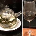 星期菜 白金 - 龍井茶・・中国を代表する緑茶と言われる品ですが、日本の緑茶よりも色は黄色みがかり優しい味わい。