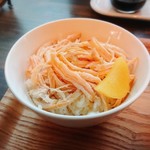 台湾茶房 e～one - 鶏肉飯(ハーフ) あっさりと滋味深い鶏肉の味わい。