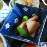 えびす - 日替わりランチの タケノコ煮物 ※拡大（2019.05.07）