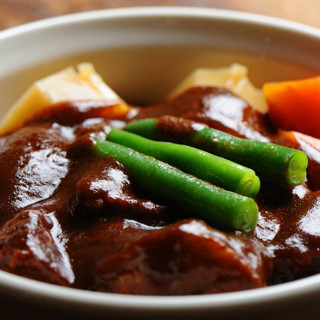 A nostalgic Western Western Cuisine beef stew passed down from our predecessors.