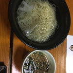 みつばち - ラーソー麺 って何だろう？ と思い注文
      レッツ炭水化物 小腹にゴー
      お出汁も 美味しく 夏にオススメ