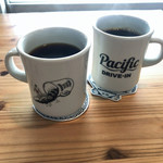 Pacific DRIVE-IN - ホットコーヒー
      マグカップにたっぷり
