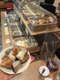 Muminhausukafe - パン。細切れなのは種類を食べる計らいか