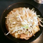 Golden Five Noodle - 二郎系は上から撮ると 美しくな〜い