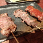 一八 - 左から　はらみ、砂肝、かしら各￥120