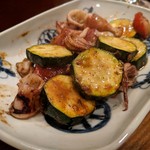 アナゴちらし小町 - 麦イカとズッキーニの炒め物