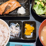 Izakaya Goichi - お魚定食(かつおの味噌漬け)十六穀米・なめこ汁：750円／2019年5月