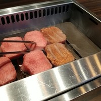 焼肉うしごろ 銀座並木通り店 - 黒タン厚切り