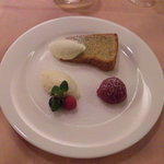 ダノイ高輪 - デザートの盛り合わせでございます（2011.12）