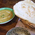 魚ゃ一心 - Bランチセット　ナンがでかいのでバスケットに入っている