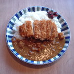 昭和屋台酒場 - ボンカレーのカツカレー。想像以上においしいと人気です。