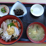 まんじゅうや - 料理写真:大漁丼