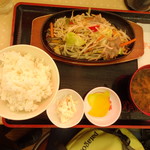 半田屋 - 野菜炒め定食760円