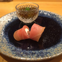 小判寿司 棚倉 - メカジキの燻製。もずく酢と。